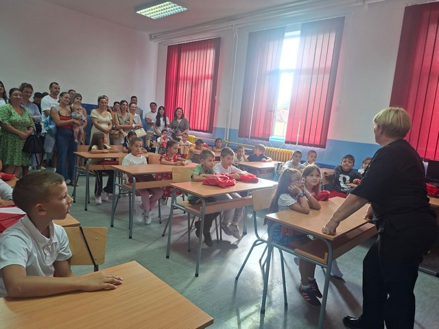 Општина Лучани мисли на своје прваке! 